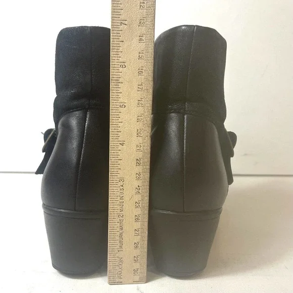 Clarks Black Leather Ankle Bootie Women's Sz 8 N Heeled Comfort Casual Zip Boots - Picture 8 of 10